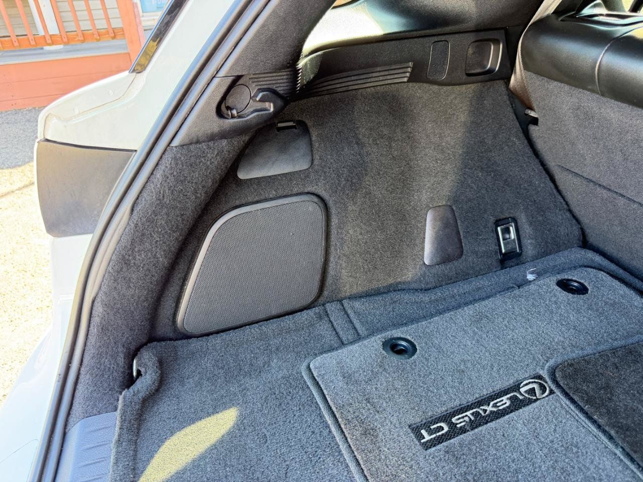 Used 2015 Lexus CT 200h w/ Navigation Package FWD image 32