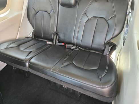 Used 2024 Chrysler Pacifica Touring-L FWD image 30