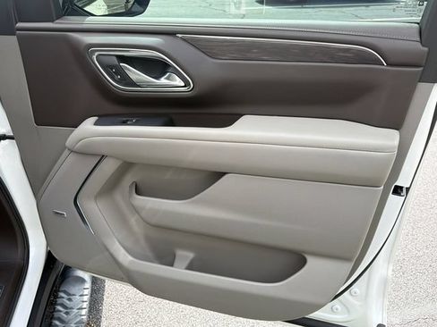 Used 2024 Chevrolet Tahoe Z71 w/ Z71 Off-Road Package AWD/4WD image 17