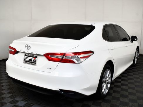 Used 2018 Toyota Camry LE image 9