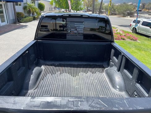 Used 2017 Nissan Titan SV RWD image 9