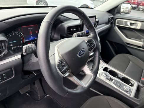 Used 2023 Ford Explorer XLT image 8