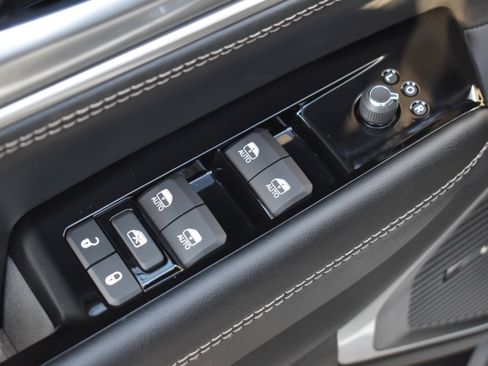 Used 2025 Jeep Wagoneer L Series II w/ Premium Group I image 19