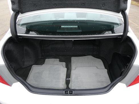 Used 2015 Toyota Camry LE image 29