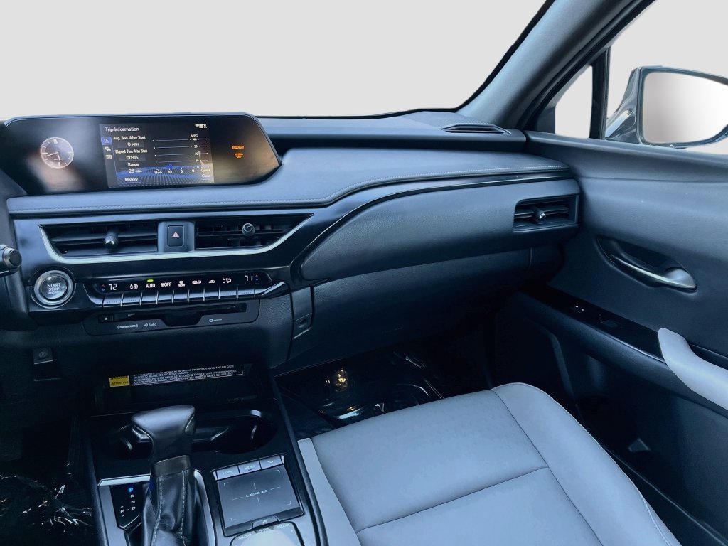 Used 2022 Lexus UX 200 w/ Accessory Package (Z1) FWD image 22