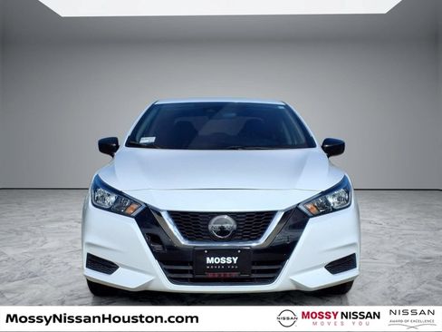 Used 2021 Nissan Versa S FWD image 3
