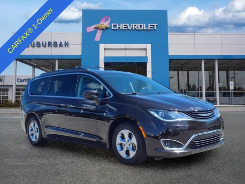 Used 2017 Chrysler Pacifica Premium FWD image 3