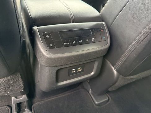 Used 2023 Nissan Pathfinder SL AWD/4WD image 17
