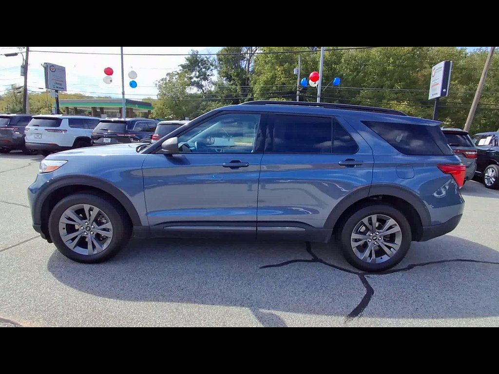 Used 2021 Ford Explorer XLT w/ Equipment Group 202A AWD/4WD image 34