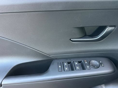 New 2027 Hyundai Kona SE FWD image 12