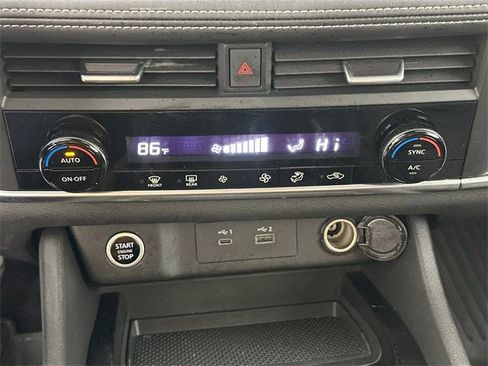 Used 2023 Nissan Rogue SV image 13