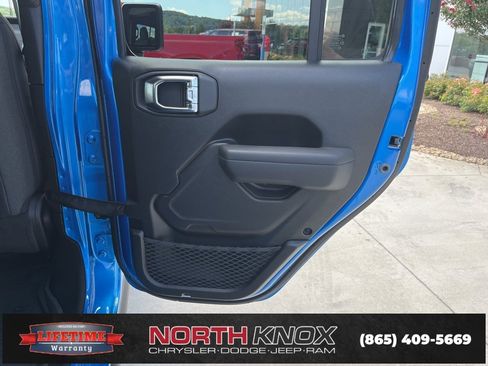 New 2025 Jeep Gladiator Sport image 24