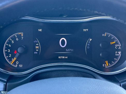 Used 2021 Jeep Grand Cherokee Limited image 23