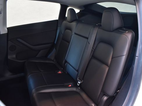 Used 2021 Tesla Model Y Long Range image 21