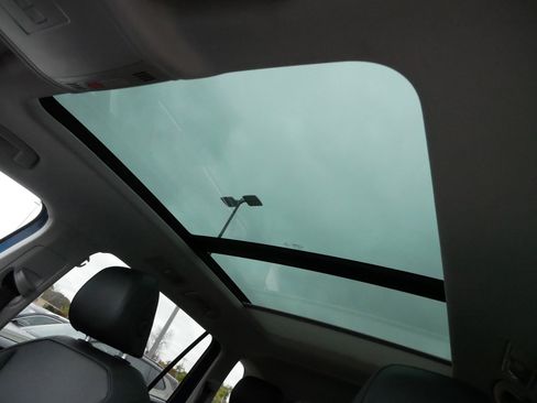 Certified 2020 Volkswagen Tiguan SE w/ Panoramic Sunroof Package image 33