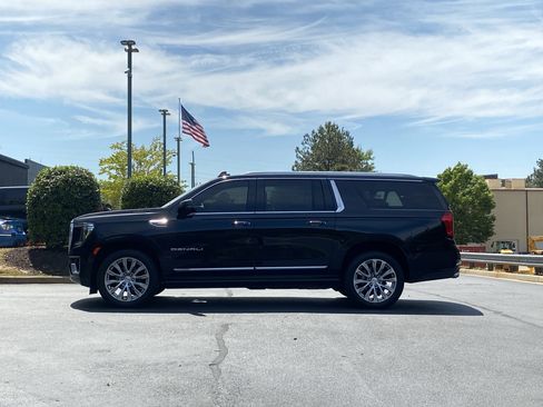 Used 2023 GMC Yukon XL Denali AWD/4WD image 14