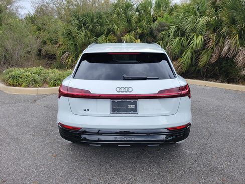 Used 2024 Audi Q8 e-tron Prestige w/ Prestige Package image 5