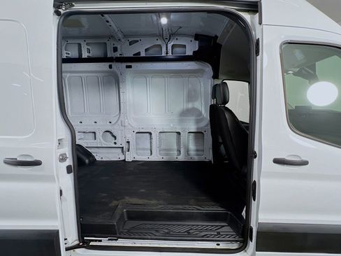 Used 2023 Ford E-Transit 148 High Roof Extended image 34