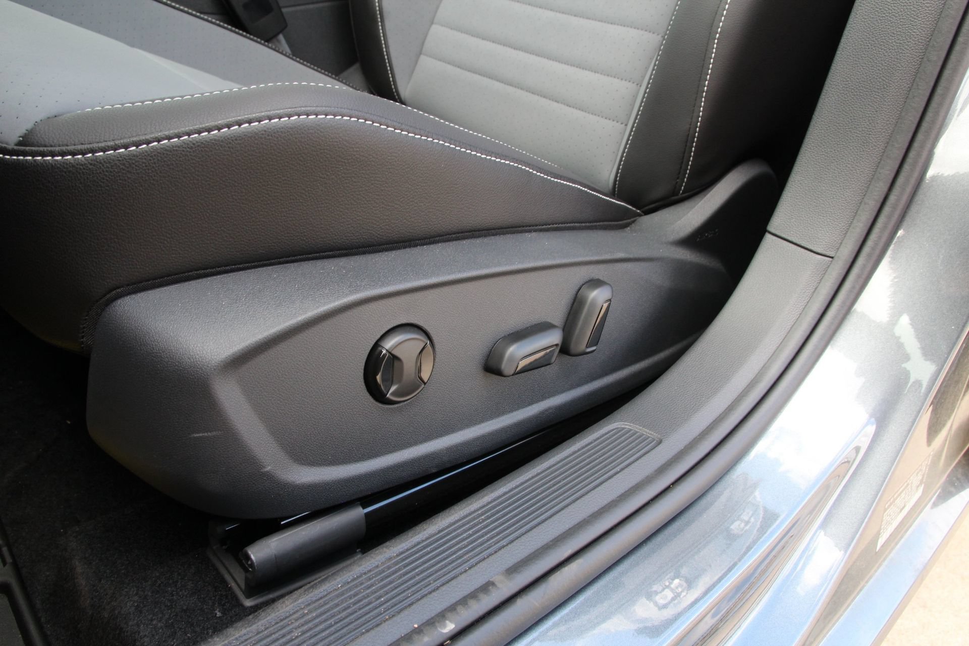Certified 2026 Volkswagen Jetta SE FWD image 13