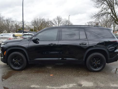 Used 2024 Chevrolet Traverse LT w/ Trailering Package FWD image 9