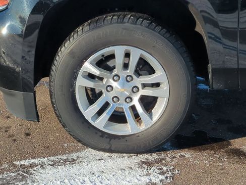 Used 2017 Chevrolet Suburban LS image 13