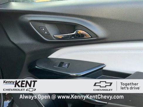 Certified 2025 Chevrolet Trax LT w/ LT Convenience Package image 14