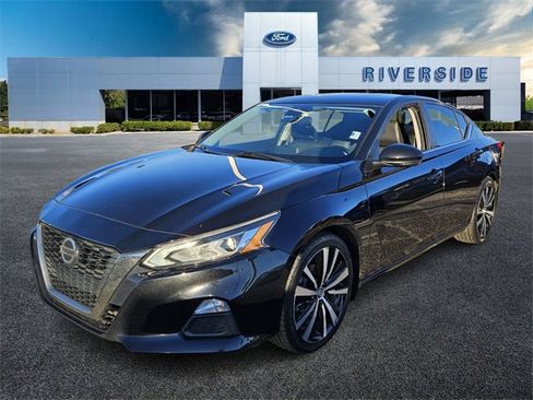 Used 2021 Nissan Altima 2.5 SR w/ SR Premium Package image 3