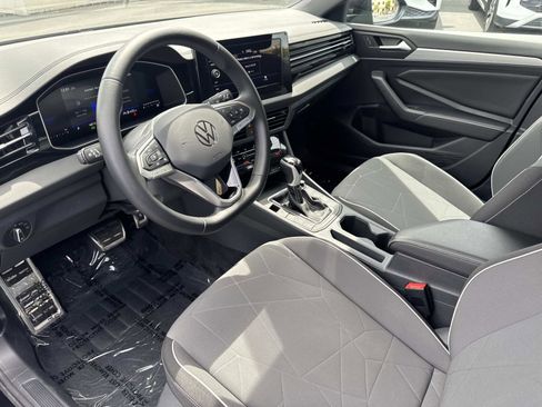 Certified 2025 Volkswagen Jetta Sport FWD image 13