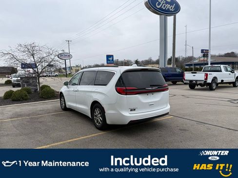 Used 2022 Chrysler Pacifica Touring image 8