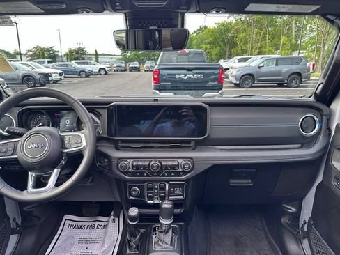 Used 2024 Jeep Wrangler High Altitude AWD/4WD image 26