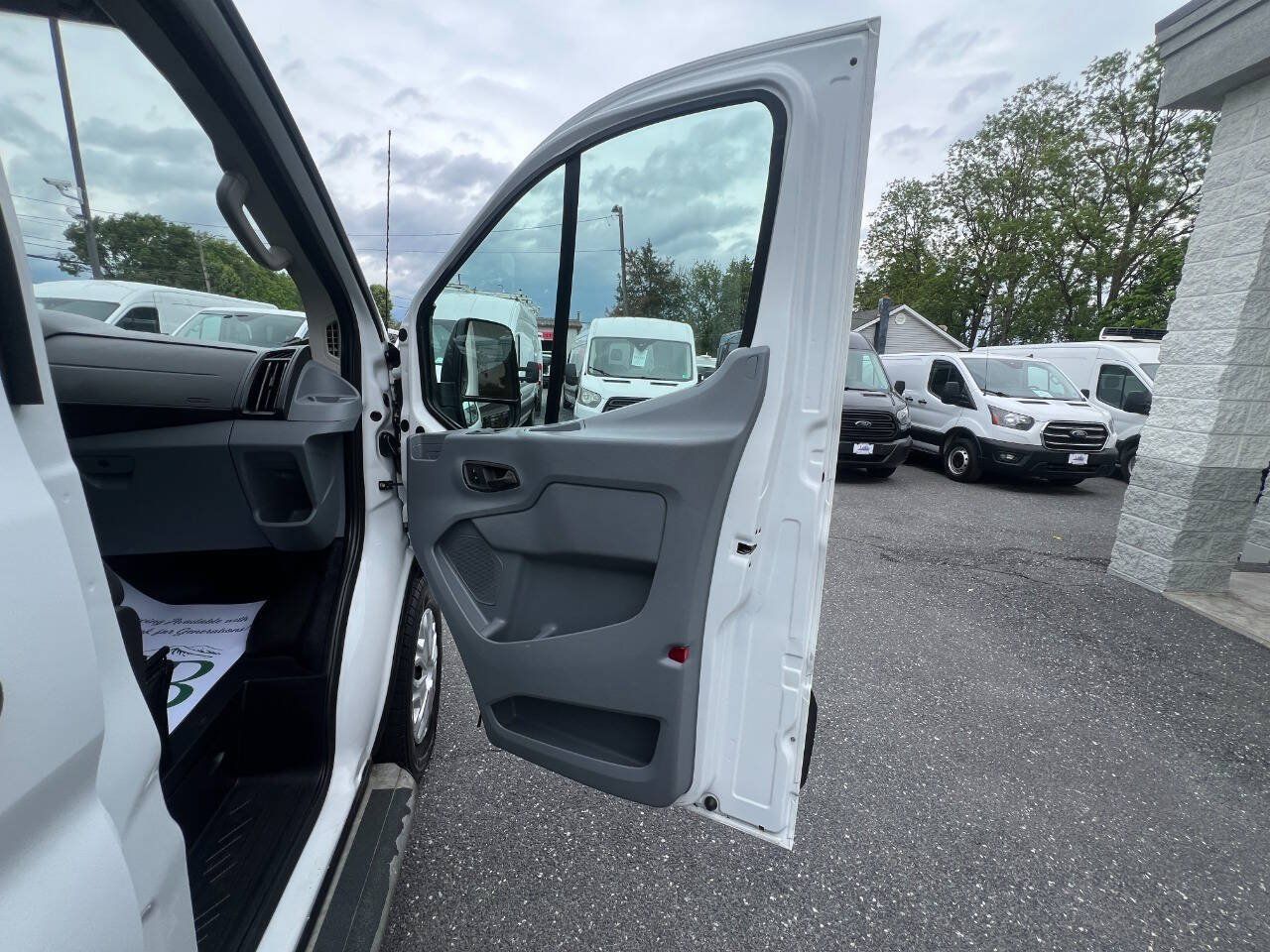 Used 2019 Ford Transit 250 130 Low Roof w/ Exterior Upgrade Package RWD image 21