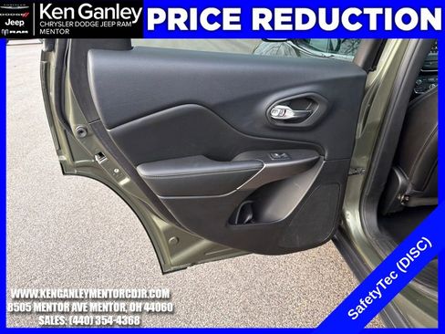 Used 2019 Jeep Cherokee Latitude Plus w/ Cold Weather Group image 19