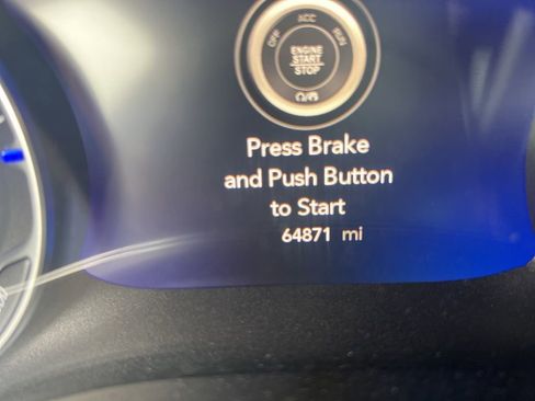 Used 2019 Chrysler Pacifica Limited w/ Advanced Safetytec Group FWD image 7