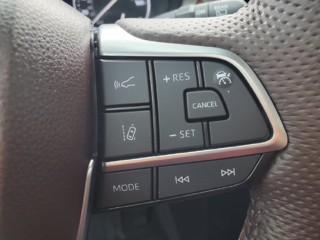 Used 2024 Toyota Sienna Platinum FWD image 26