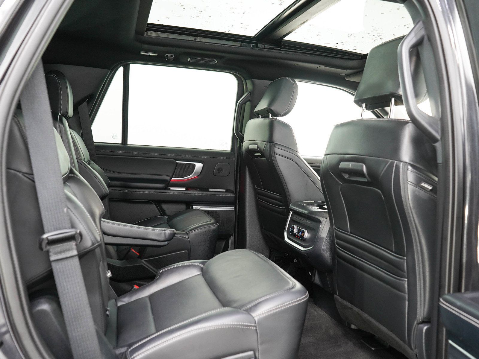 Used 2025 Ford Expedition Platinum w/ Stealth Performance Package AWD/4WD image 14