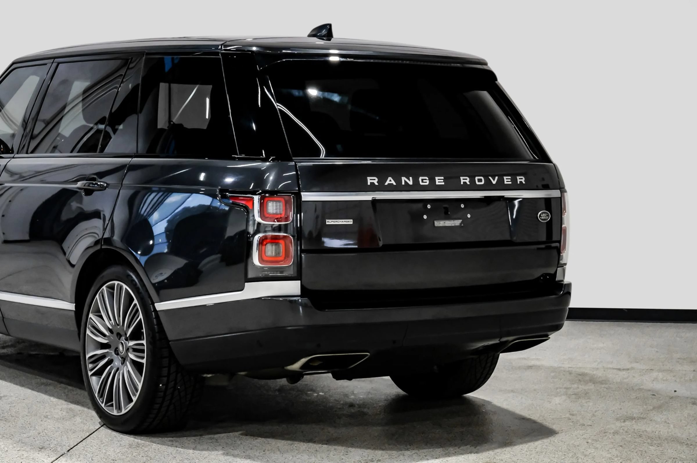 Used 2019 Land Rover Range Rover Long Wheelbase Supercharged AWD/4WD image 15