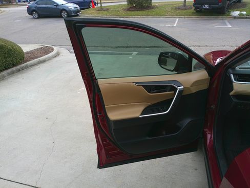 Used 2023 Toyota RAV4 LE image 17