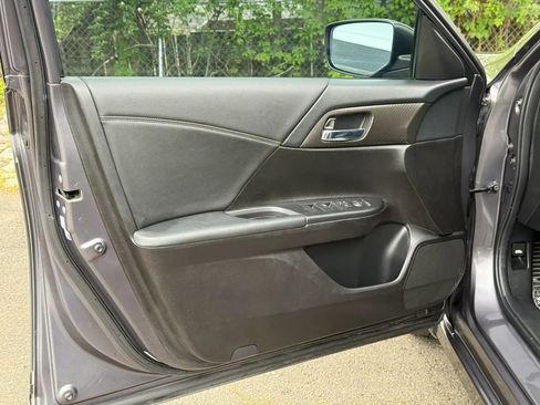 Used 2017 Honda Accord Sport image 29