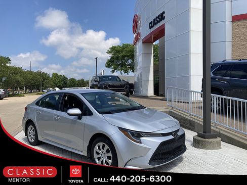 Used 2022 Toyota Corolla LE FWD image 1