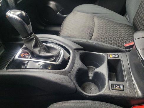 Used 2018 Nissan Rogue SV image 26