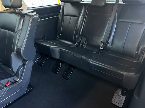 Used 2024 Ford Expedition XLT image 14