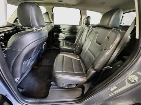 Used 2025 Kia Telluride S AWD/4WD image 30