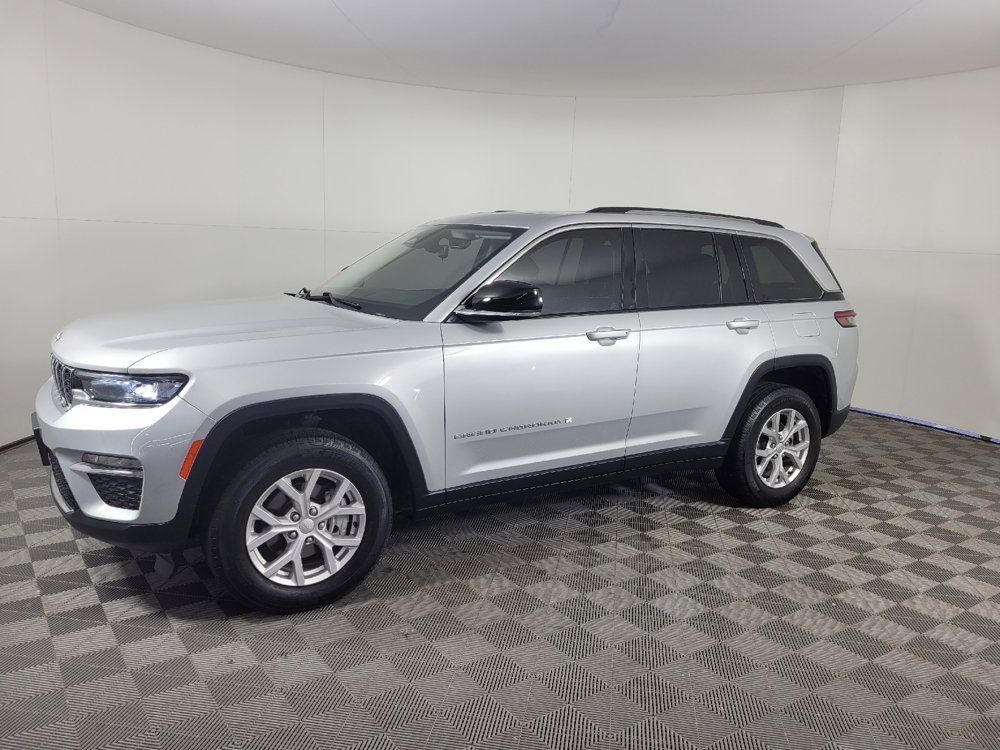 Used 2023 Jeep Grand Cherokee Limited AWD/4WD image 2