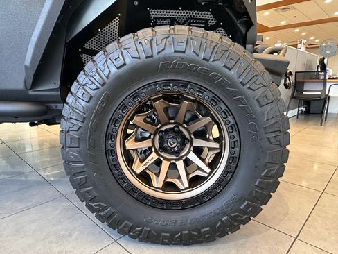 Used 2024 Jeep Gladiator Rubicon w/ Technology Group image 30