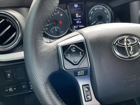 Used 2021 Toyota Tacoma TRD Off-Road w/ Technology Package AWD/4WD image 16