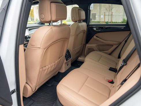 Used 2025 Porsche Macan image 22