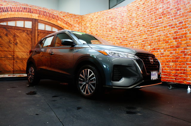 Certified 2024 Nissan Kicks SV FWD image 3