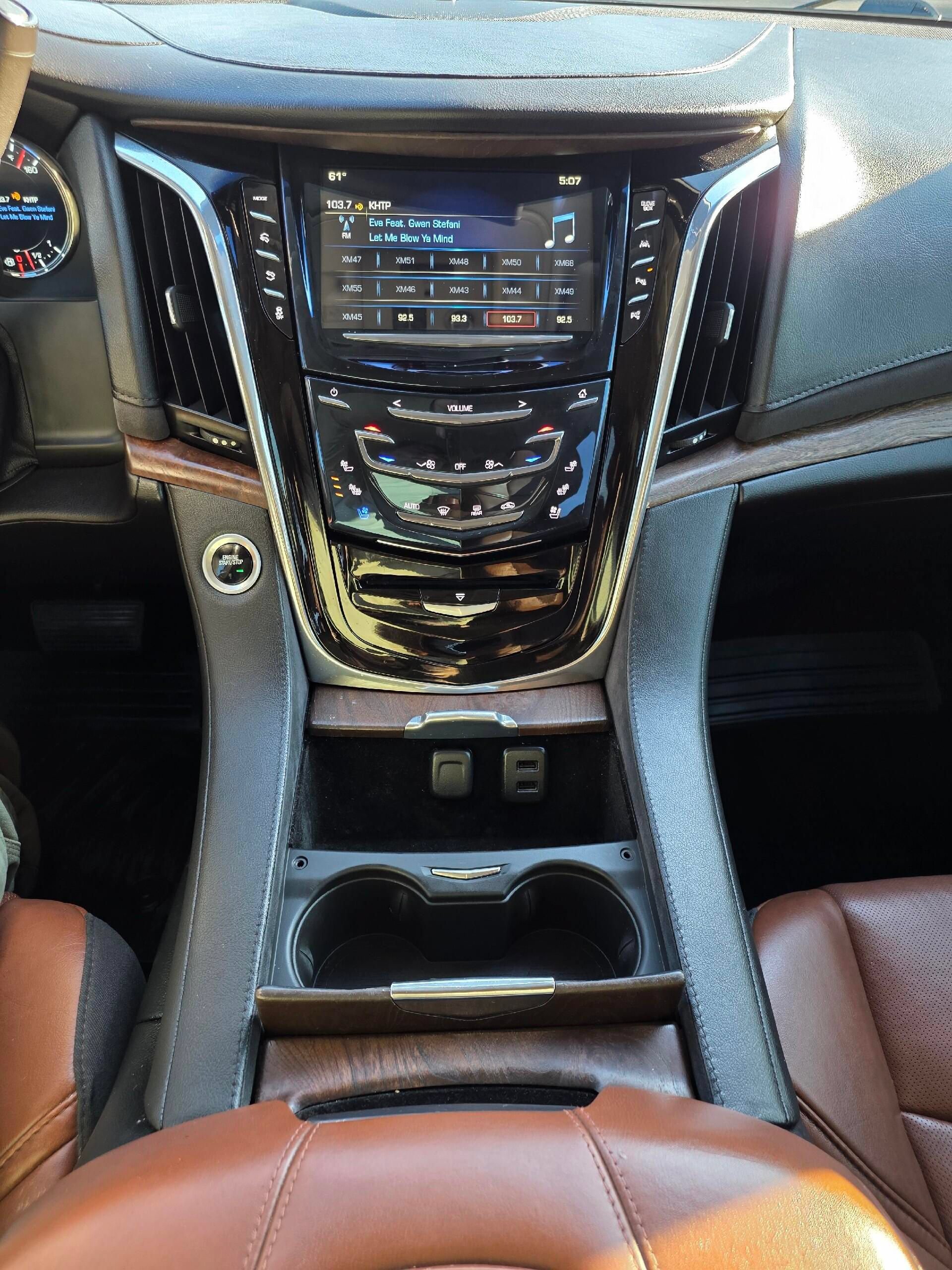 Used 2017 Cadillac Escalade Luxury AWD/4WD image 18