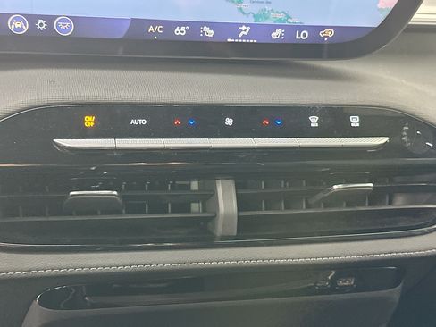 Used 2025 Buick Enclave Preferred FWD image 23