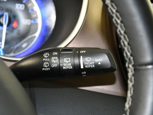 Used 2022 Chrysler Voyager LX image 24